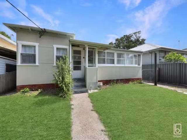 New 3 BR 3 Gladstan Avenue, LONG JETTY House for rent Listed.