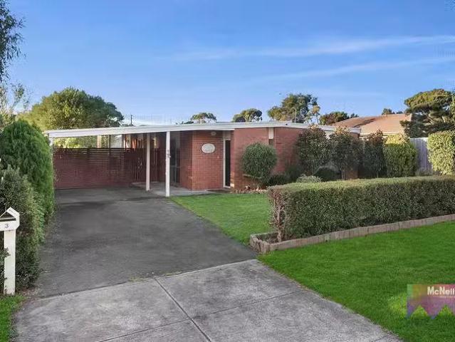 Just in! 3 BR 3 Jeremy Court, Mornington, VIC 3931