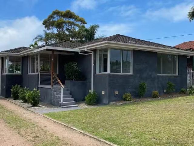 Just in! 3 BR 3 Ravenscliffe Road, Shoalhaven Heads House for.
