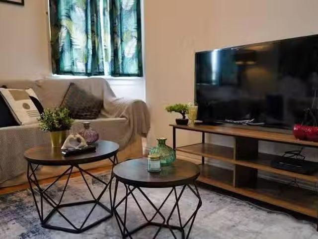 Just in! 3 BR Caroline Street