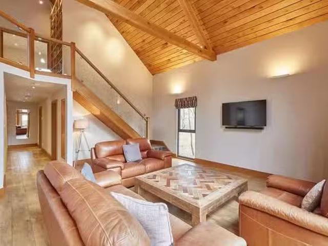 Unique 3 BR F767+7H Whitby