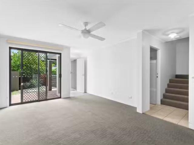 Nice 3 BR ID:21173942/63 Mark Street, New Farm Townhouse for r.