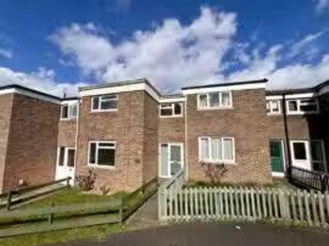 Charming 3 BR Property & Houses to Rent: Dryden Close, Basings.