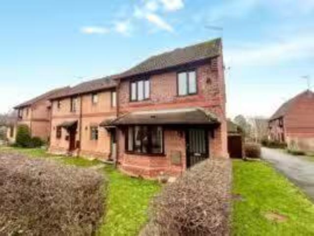 Just in! 3 BR Property & Houses to Rent: Hop Garden Road, Hook.