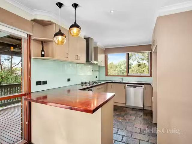 Cheap 3 Doodson Court, Eltham VIC 3095