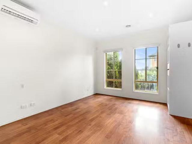 For Rent! 3 Ellis Close, Point Cook, VIC 3030