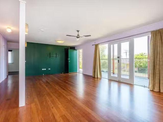 Just in! 3 Emerald Street, Clontarf, QLD 4019