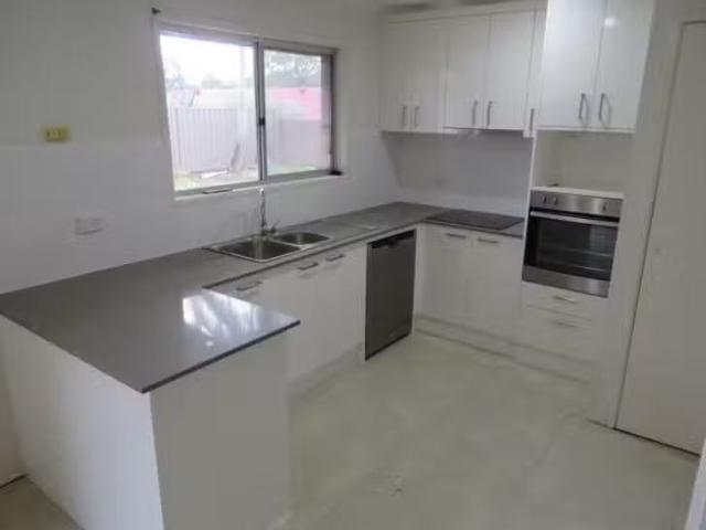 Unique 3 Europa Court, Runcorn, QLD 4113