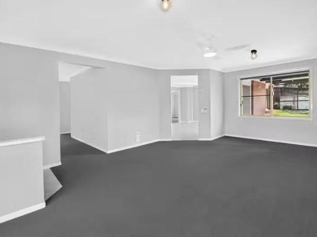Just in! 3 Fairweather Drive, PARKWOOD, QLD 4214 House for R.