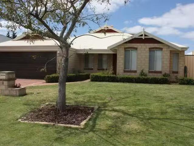 Deal! 3 Sherbourne Corner, Success, WA 6164