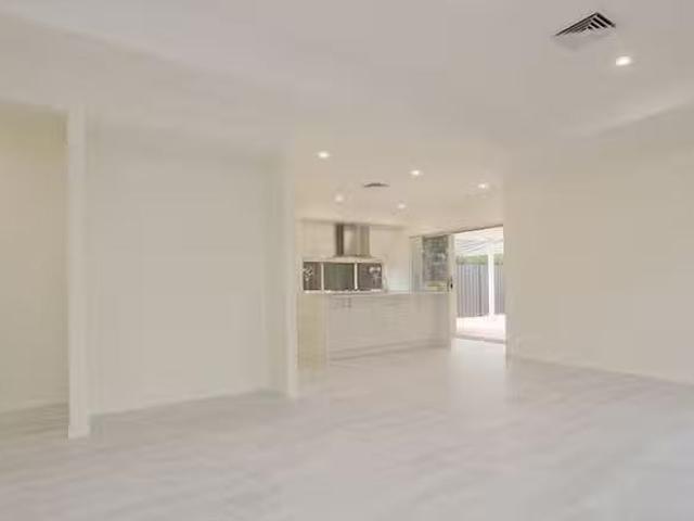 Nice 3A Pelican Place, Wilson, WA 6107