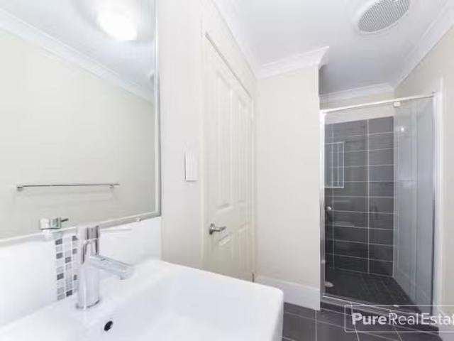 Deal! 3B Bridge Street, Redbank, QLD 4301