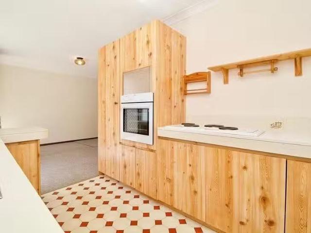Just in! 10/4 Alexandra Street, Rockingham, WA 6168
