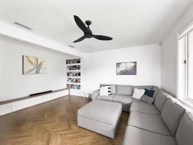 Rental! 104 Boronia Parade, Lugarno House for rent Listed by.