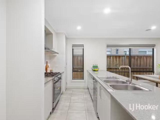 Just in! 104 Grassbird Drive, Point Cook VIC 3030