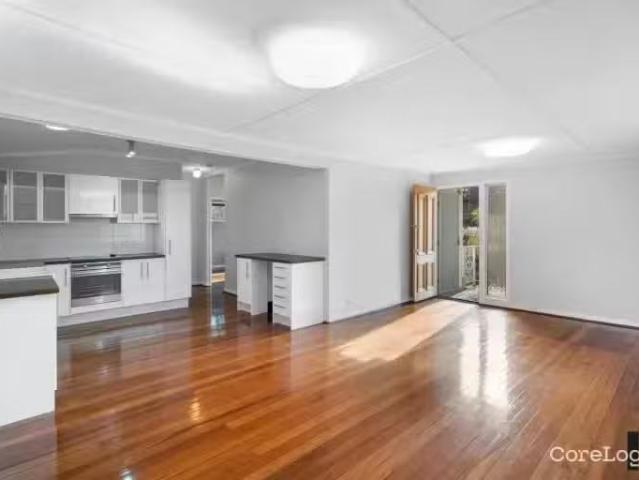 Charming 104 Raeburn Street, MANLY WEST, QLD 4179 House for.