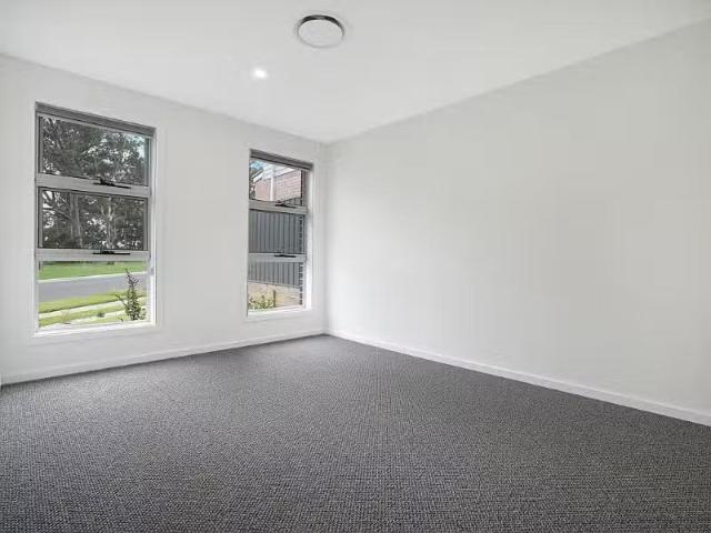 Rental! 104a Crest Road, ALBION PARK Townhouse for rent Liste.