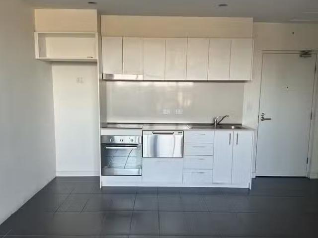 Cozy 105/432 Geelong Road, West Footscray VIC 3012