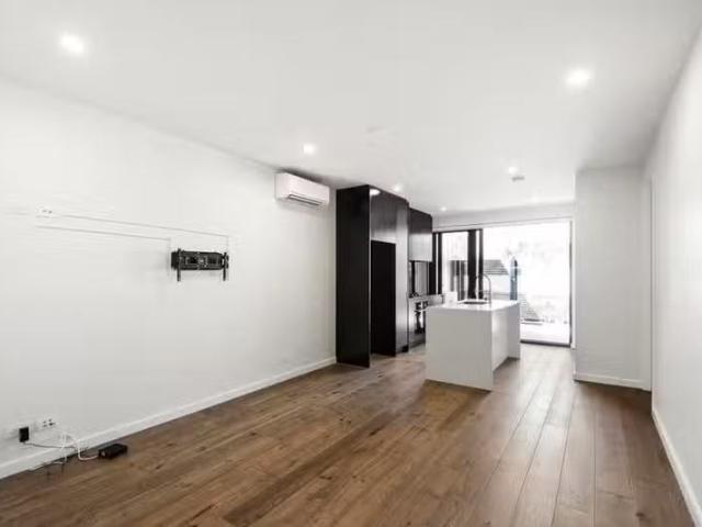 Deal! 106/10 Station Avenue, Mckinnon VIC 3204