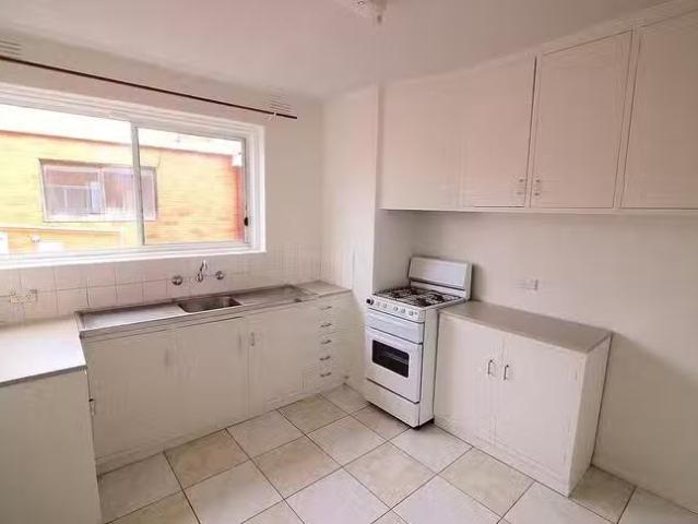 Deal! 10/69 Kingsville Street, Kingsville, VIC 3012
