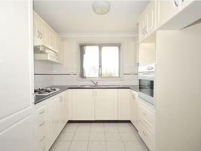 Nice 10/75 77 Stapleton Street, Pendle Hill Apartment for rent.