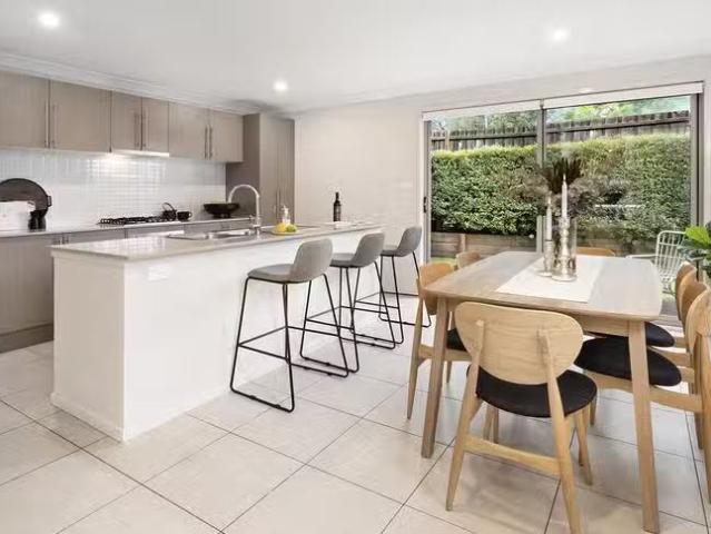 Charming 10/8 Hillview Road, North Kellyville, NSW 2155