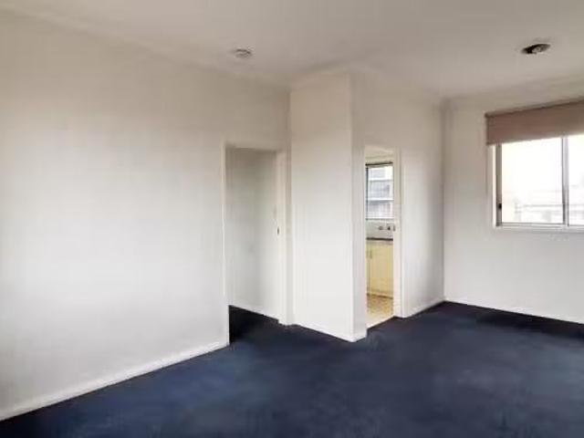 Deal! 10/8 12 Princes Street, Flemington VIC 3031