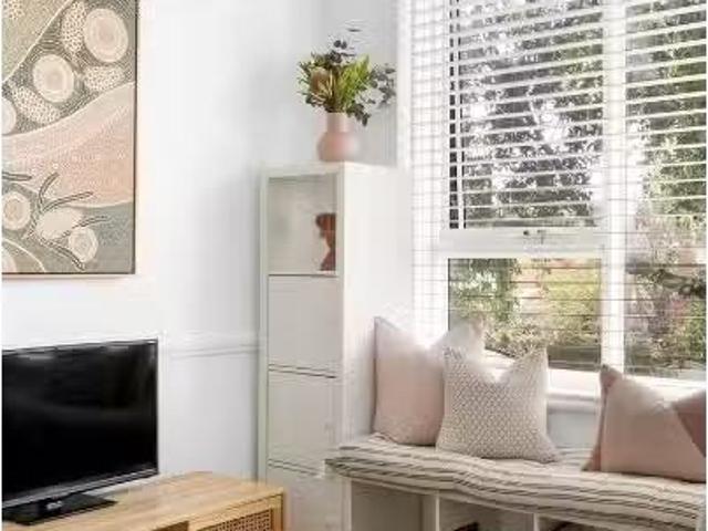 Deal! 101/25 Hotham Street, EAST MELBOURNE Apartment for rent.
