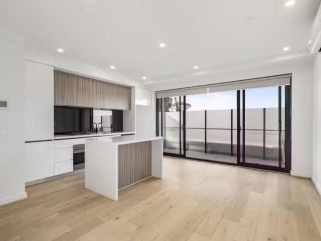 Just in! 102/2 Ormond Road, Ormond VIC 3204 Apartment Auction
