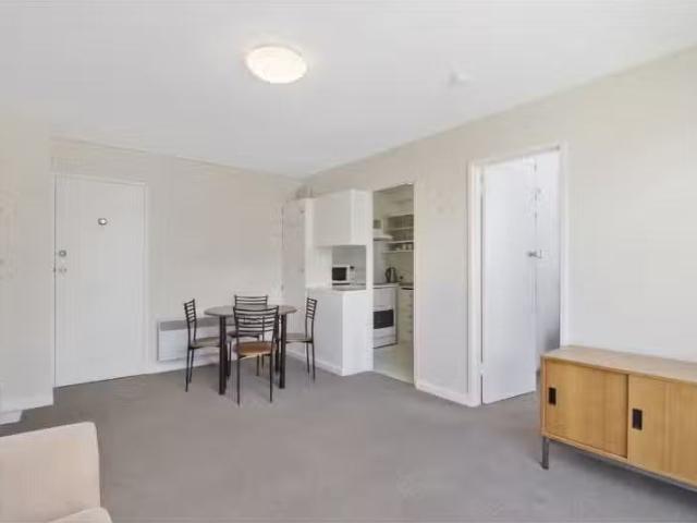 Cozy 10/22 Runnymede Street, BATTERY POINT Apartment for rent.