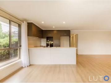 Cozy 103B Namatjira Drive, Fisher House for rent Listed by Ma.
