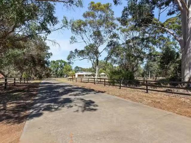 For Rent! 10 College Court, Serpentine, WA 6125