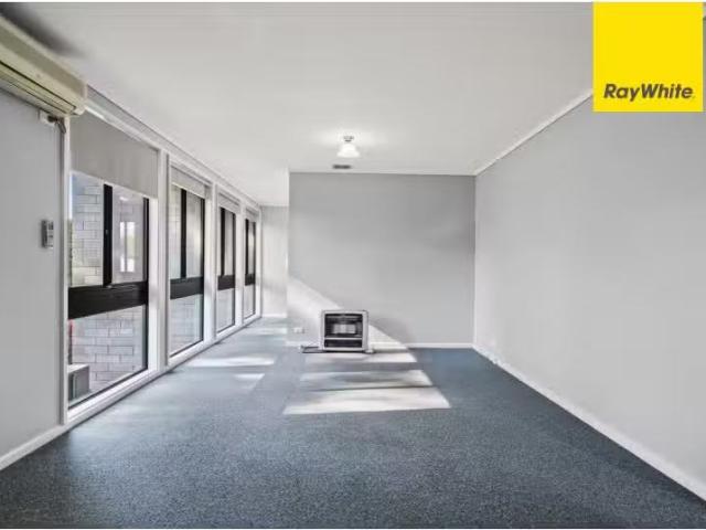 For Rent! 10 Castley Circuit, KAMBAH House for rent Listed by.