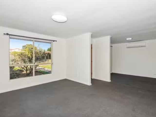 Unique 10 Champagne Cres, Woodcroft House for rent Listed by.