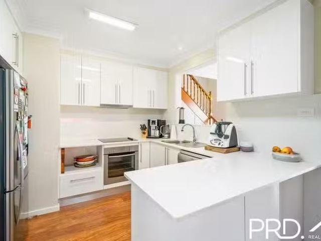Just in! 10 Chauvel Avenue, Milperra, NSW 2214