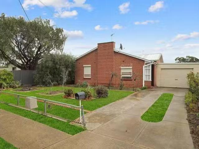 Rental! 10 Barrey Avenue, Seaton, SA 5023