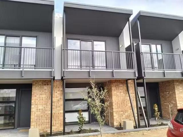 Deal! 10 Barry Drive, Findon, SA 5023