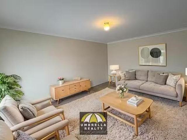 Unique 10 Garnet Way, Dalyellup, WA 6230