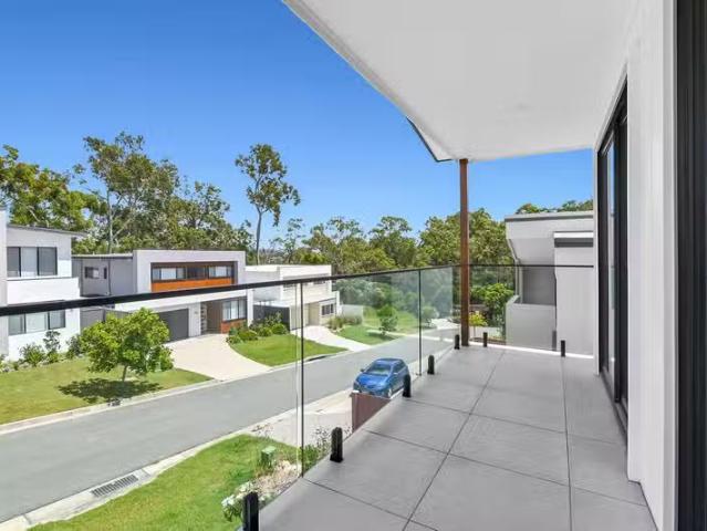 New 10 Hillsea Court, ARUNDEL, QLD 4214 House for Rent