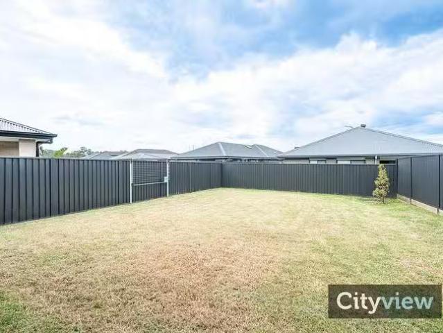 Unique 10 Ingall Loop, Catherine Field, NSW 2557