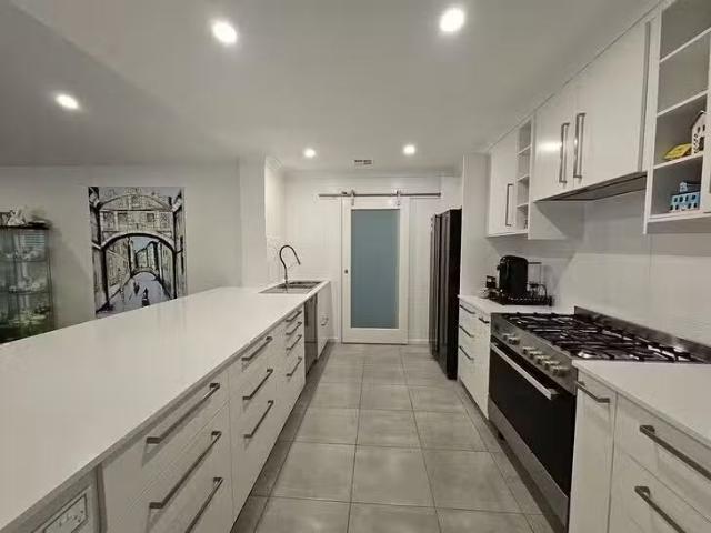 Cheap 10 Janice Crescent, Moss Vale, NSW 2577