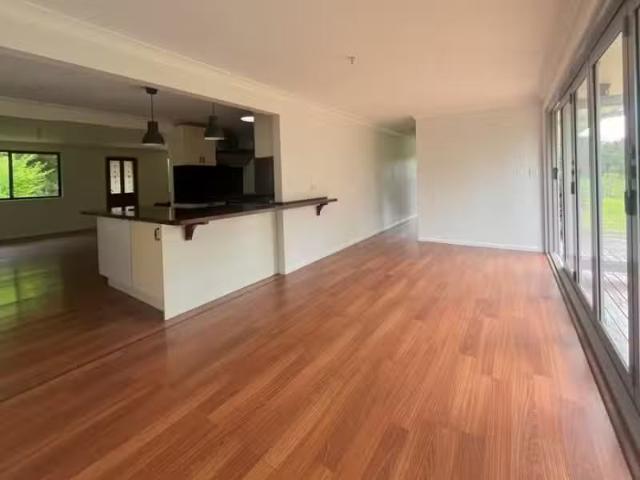Cozy 10 Lowanna Road, LOWANNA House for rent Listed by Nicole.