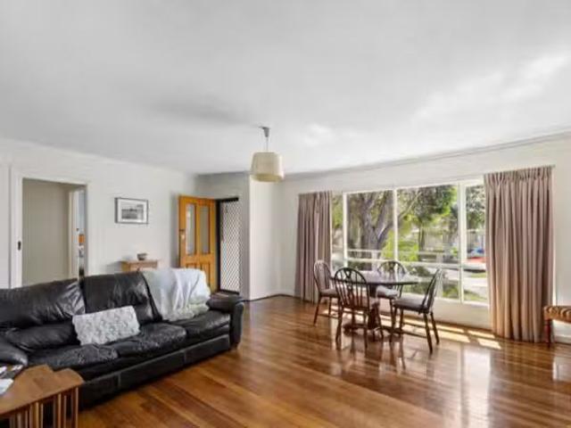 Rental! 10 Morelle Court, Mooroolbark, VIC 3138