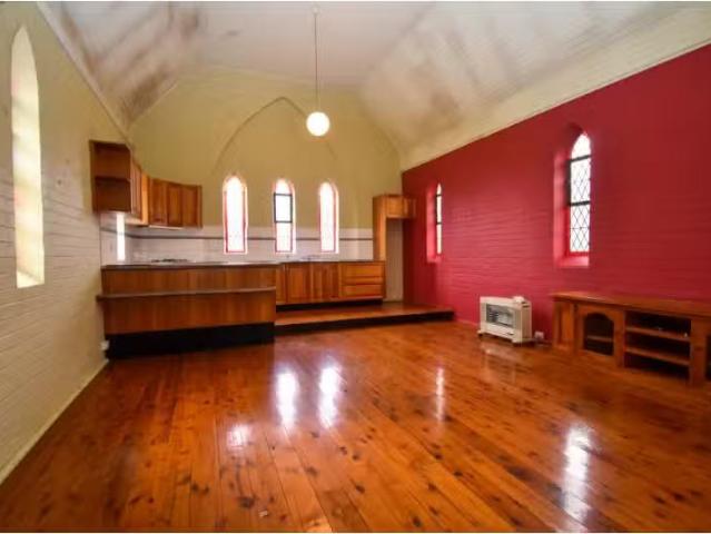 Unique 10 Seaton Street, Spring Hill House for rent Listed by.