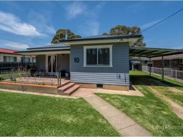 Unique 10 Shambrook Avenue, Armidale House for rent Listed by.