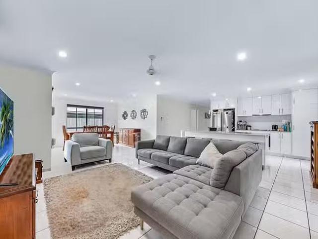 For Rent! 10 Springfield Circuit, Cannonvale, QLD 4802