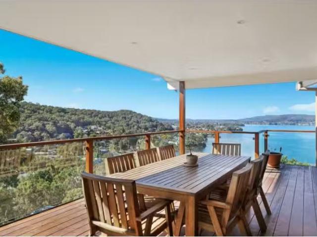 Charming 10 Sublime Point Avenue, Tascott House for rent List.