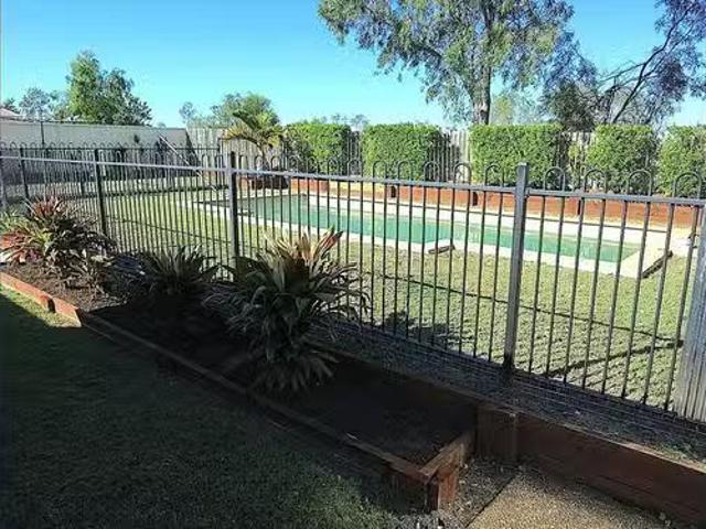 Deal! 10 Zamia Way, Gracemere, QLD 4702