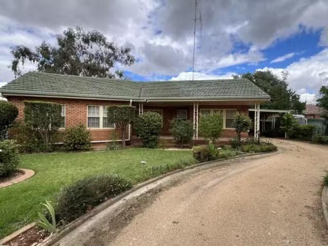 Unique 10a Phillip Street, Parkes House for rent Listed by Mi.