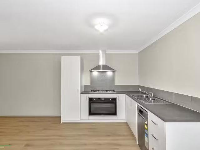 For Rent! 10A Tangelo Grove, South Yunderup, WA 6208